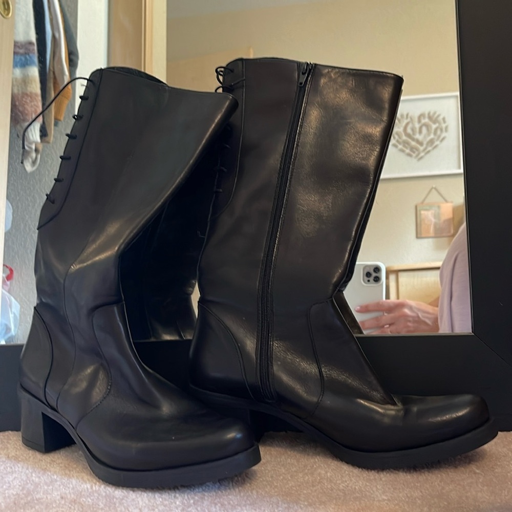 Leather boots// no brand?